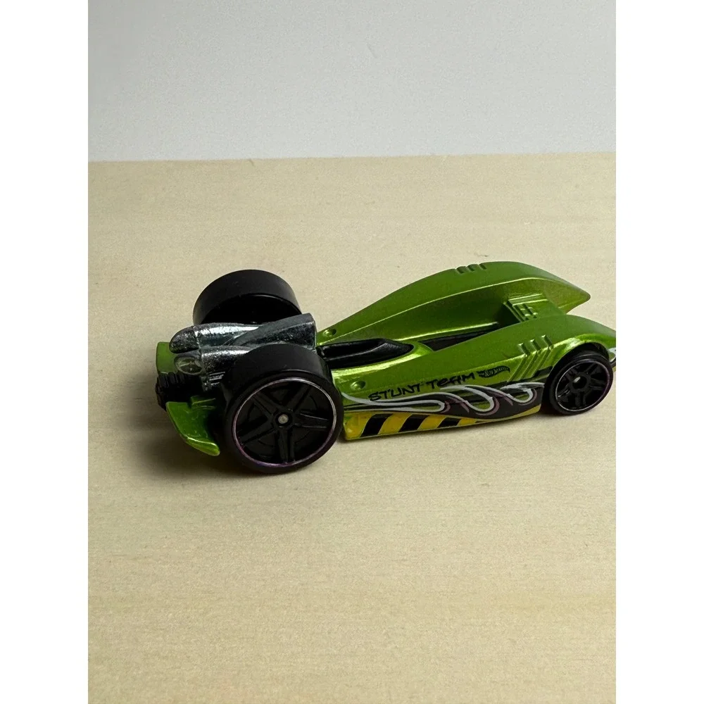 Hot Wheels Duel Fueler 2013 Mattel Green Stunt Team Car Spiral Stack-Up w/PR5